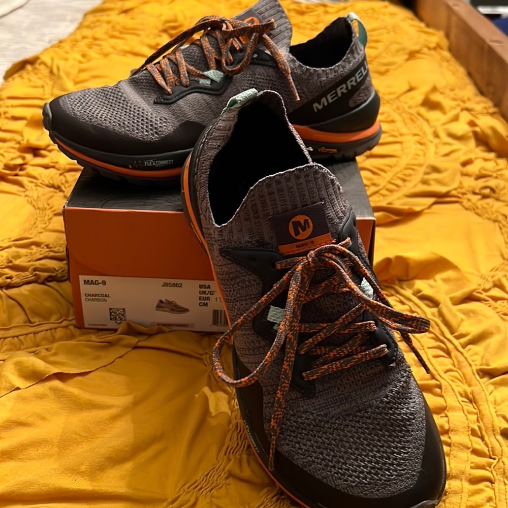 Women’s Merrell Charcoal Mag-9 Shoes Size 8